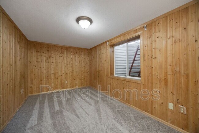 Building Photo - 630 4th St