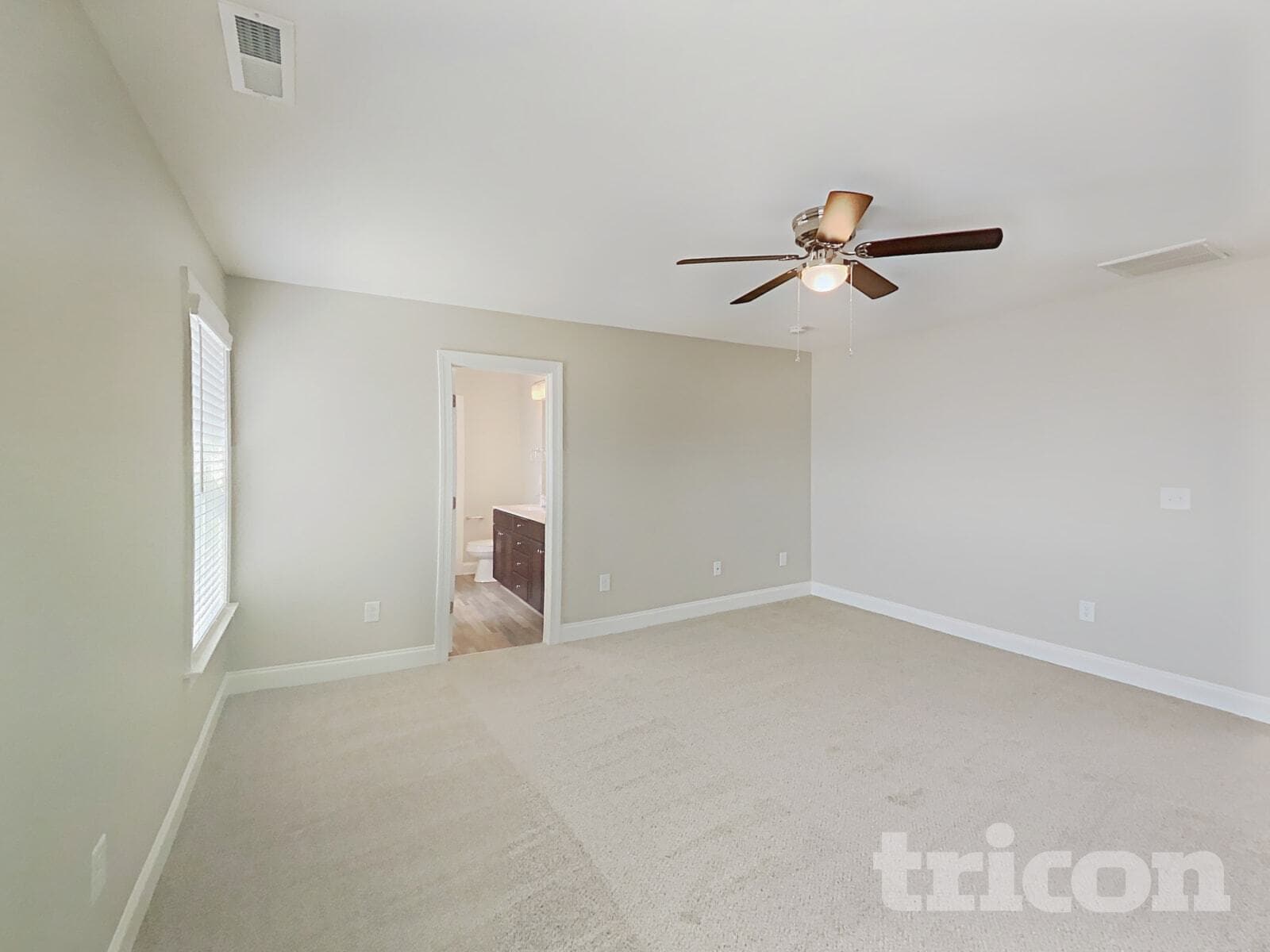 Building Photo - 834 Lakemont Dr