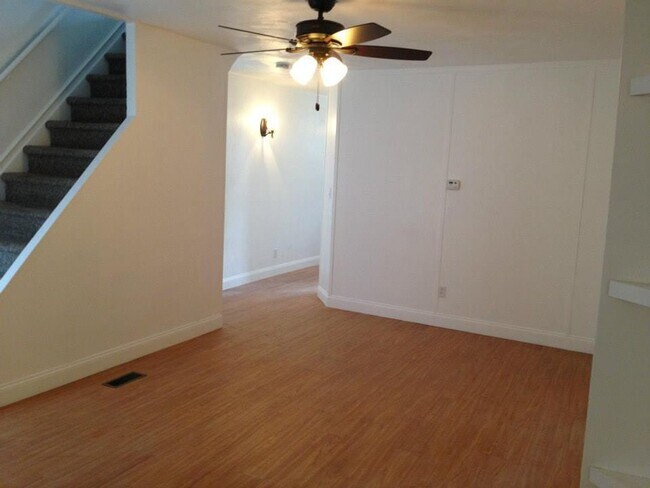 Building Photo - Elegant Modern Renovation. Stainless.Quartz.A/C.Laundry.Private Patio.