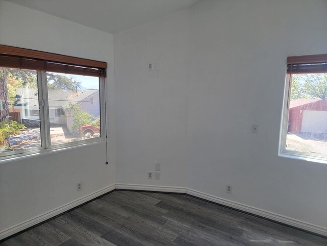 Building Photo - One Bedroom Apartment