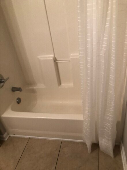 Building Photo - 8226 Green Parrot Rd