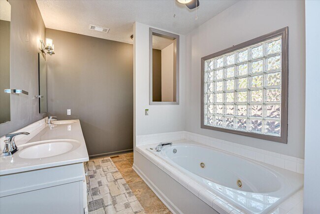 Building Photo - 133 Sweet Gum Ln