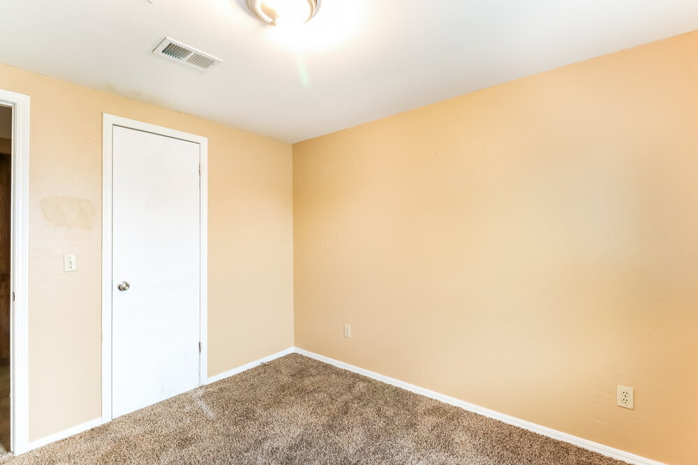 Building Photo - 9205 N Eagle Ln