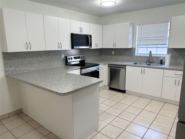 Building Photo - 9540 SW 36th St