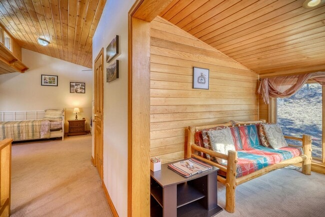 Building Photo - Timbers Condo