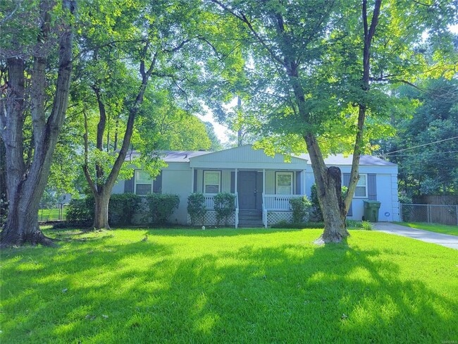 Building Photo - Section8 Accepted