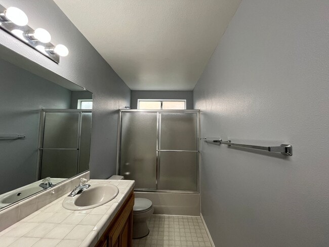 Building Photo - 924 Torrey Pines Dr