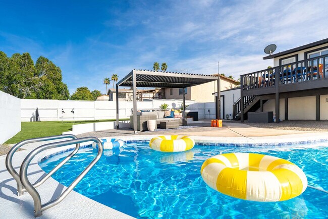 Building Photo - 4530 W Paradise Dr