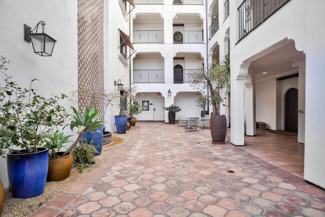 Building Photo - 13308 Valleyheart Dr