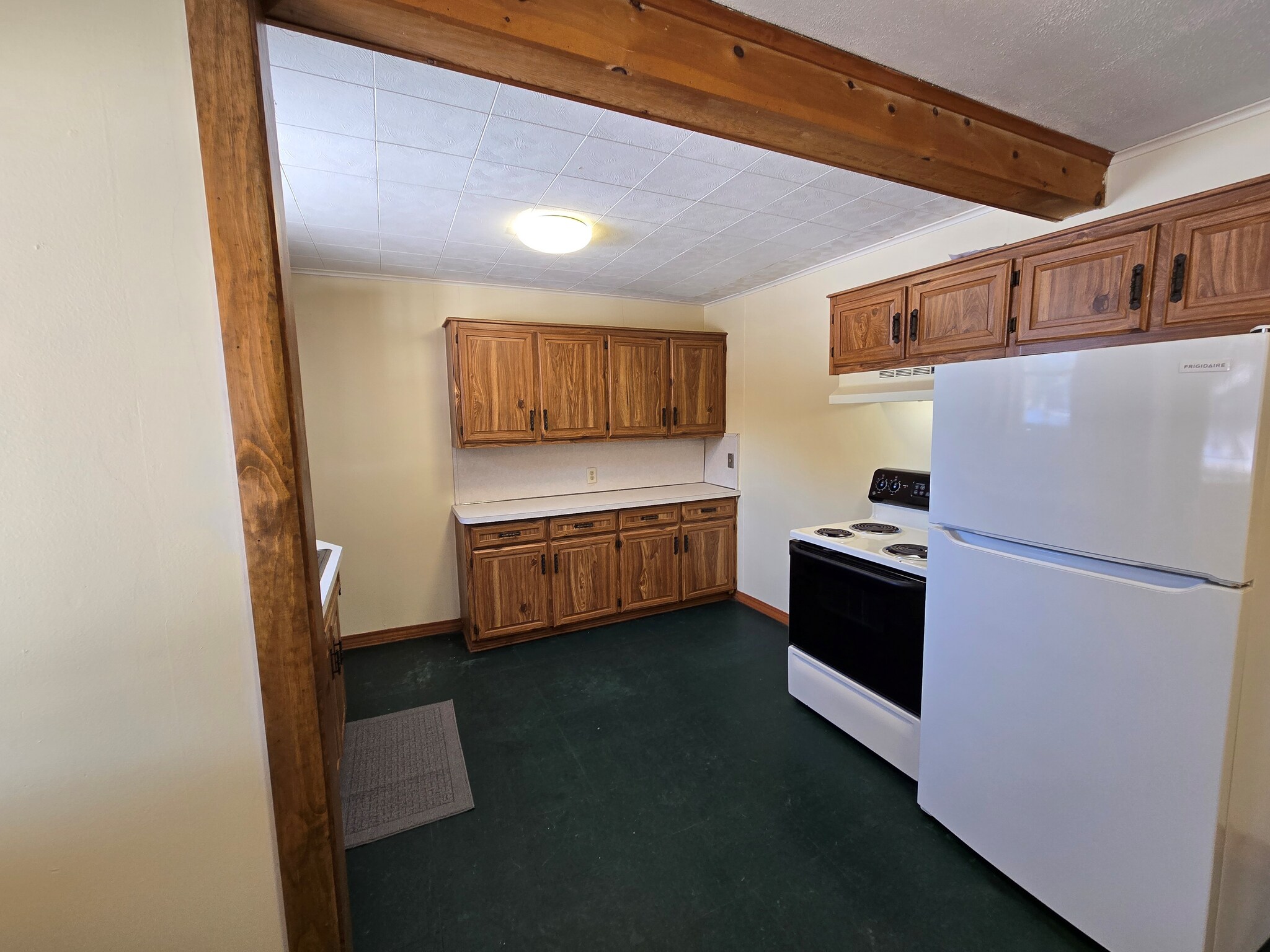 Kitchen - 836 Oak Hill Rd