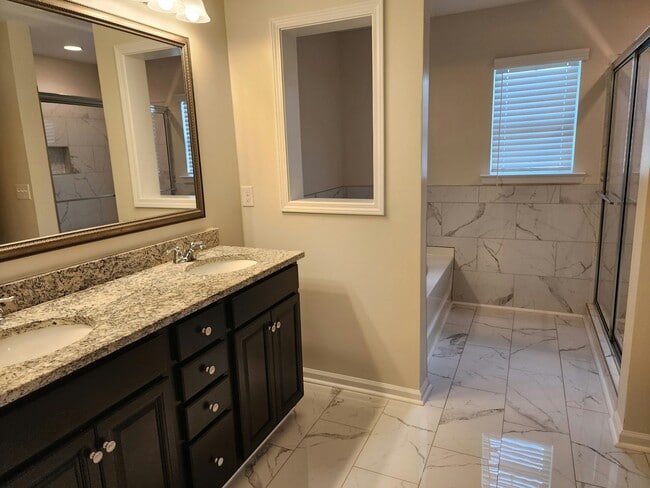 Building Photo - 1764 Lake Wateree Dr