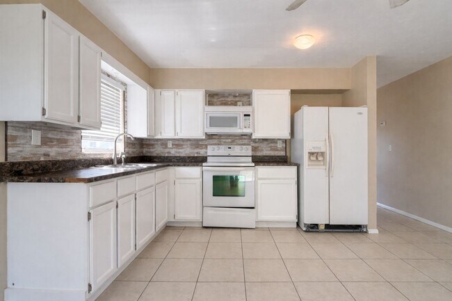 Building Photo - 105/107 SE 2ND AVE