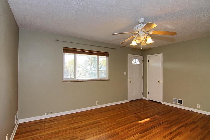 Building Photo - 955 Hillview Dr