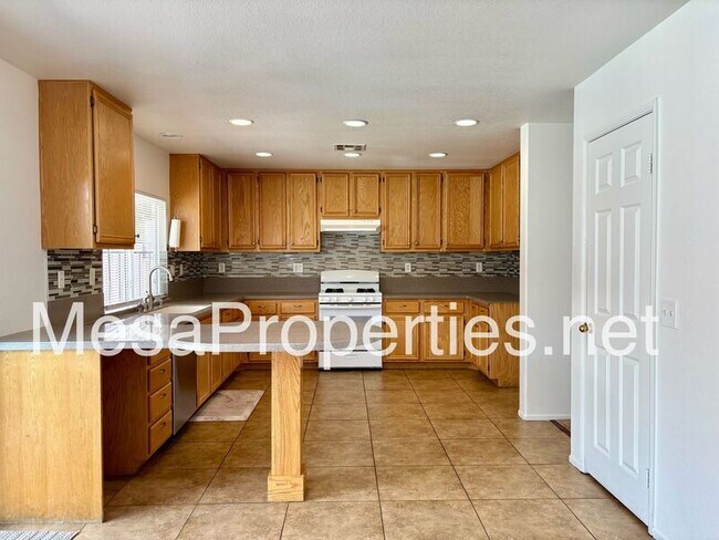 Building Photo - 14027 Silver Creek Way