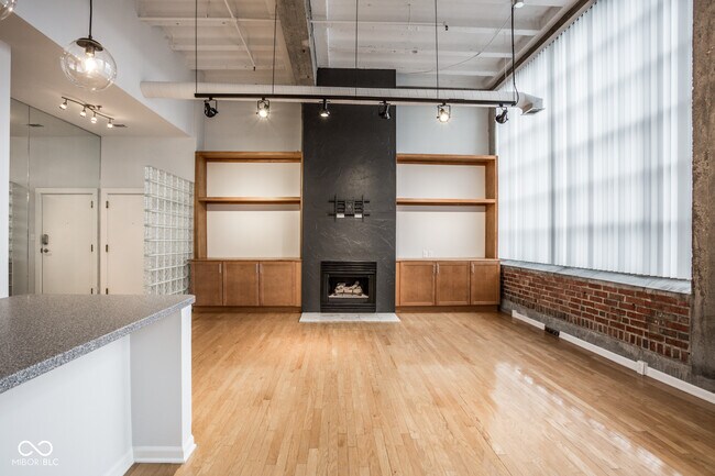 Building Photo - 611 N Park Ave