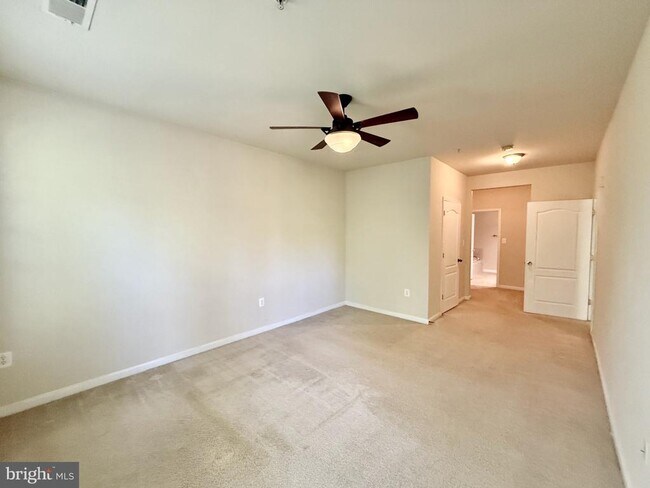 Building Photo - 9720 Holmes Pl