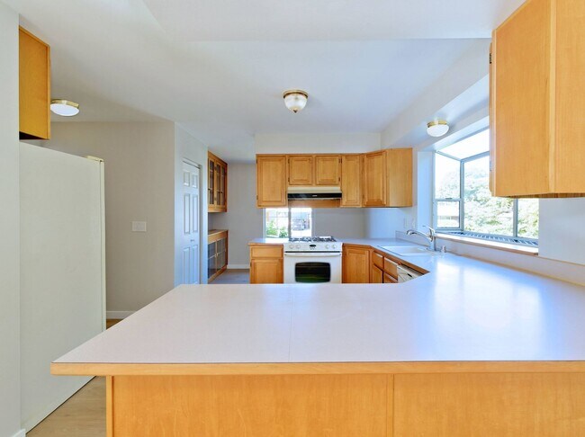 Building Photo - 721 Crown Dr