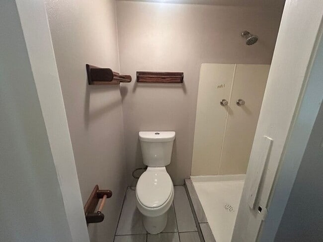 Building Photo - 2801 Royal Glen Dr