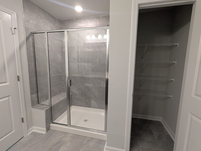 Building Photo - 524 Prestonfield Wy