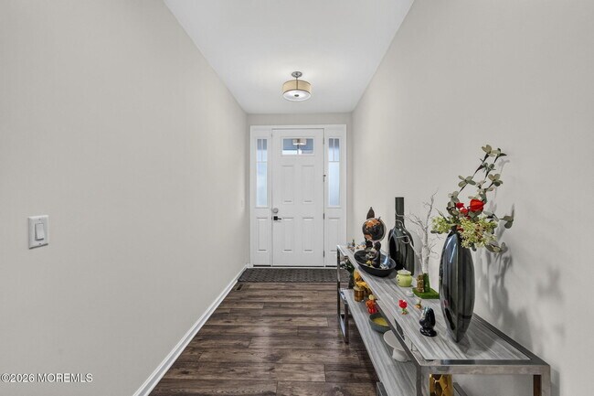 Building Photo - 319 Tulip Ct