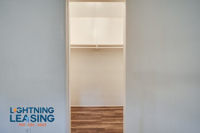 Building Photo - 14759 1/2 Vanowen-4B