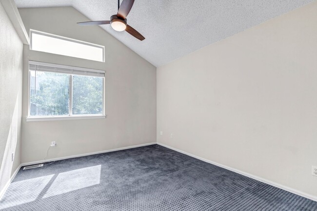 Building Photo - Spacious Home in Castle Rock
