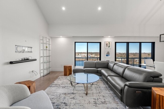 Building Photo - 65 Lake Ave