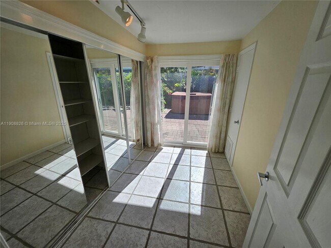 Building Photo - 2016 NE 26th Dr