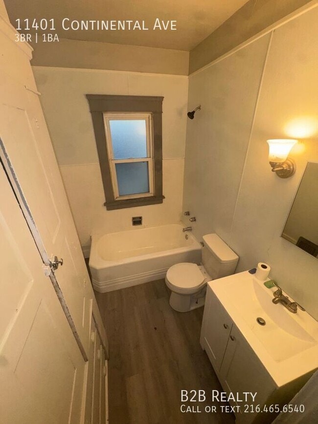 Building Photo - 11401 Continental Ave