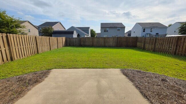 Building Photo - 1773 Camazay Dr