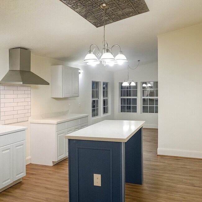 Building Photo - 17319 Wells Dr