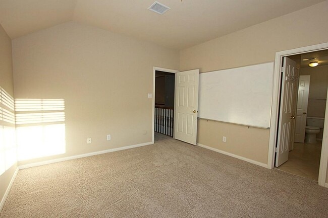 Building Photo - 1615 Greenleaf Oaks Dr