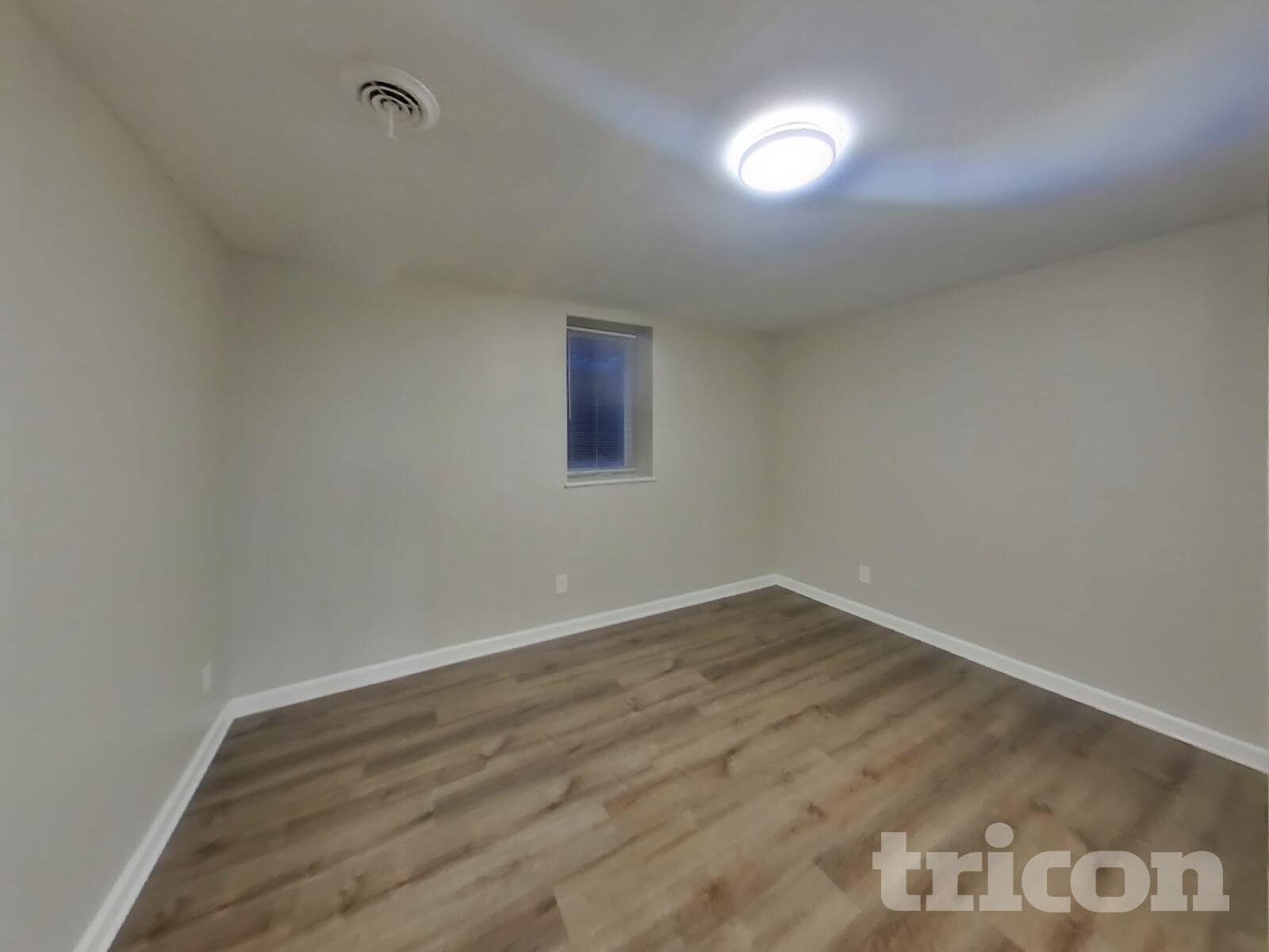 Building Photo - 820 Shenandoah Ln N