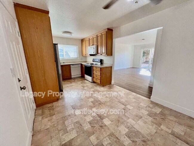 Building Photo - 2459 Gulf Dr