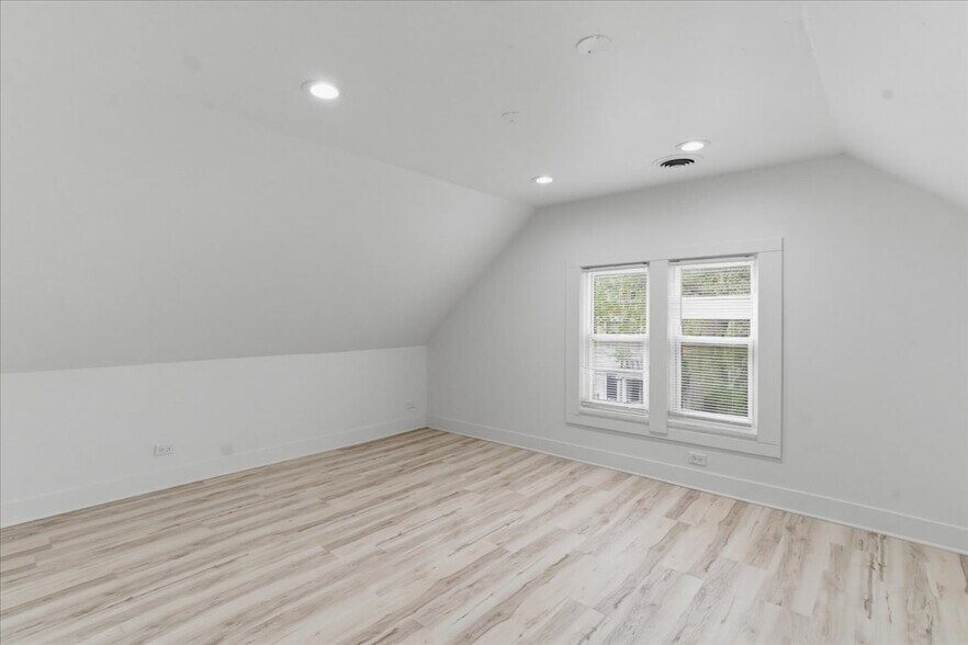 Building Photo - 2607 W Haddon Ave