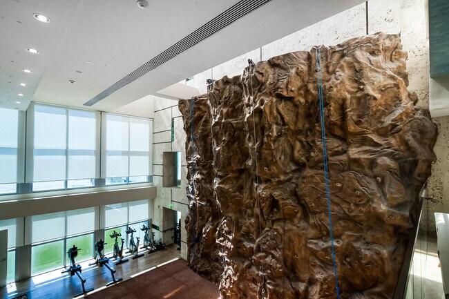 Building Photo - 6899 Collins Ave