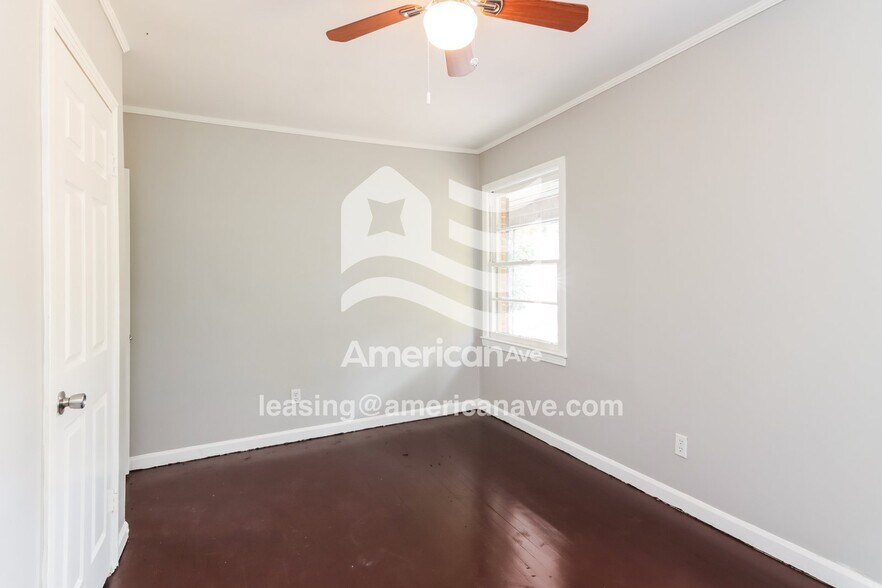 Building Photo - 142 Briardale Ave