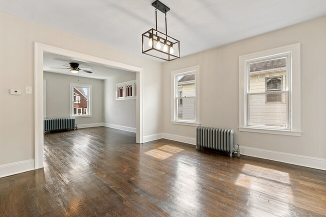 Building Photo - 279 Linwood St