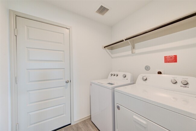 Building Photo - 1806 Laguna Wy