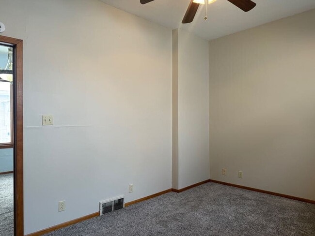 Building Photo - 57 N Terrace