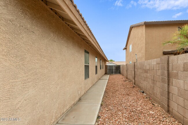 Building Photo - 9012 W Tony Ct