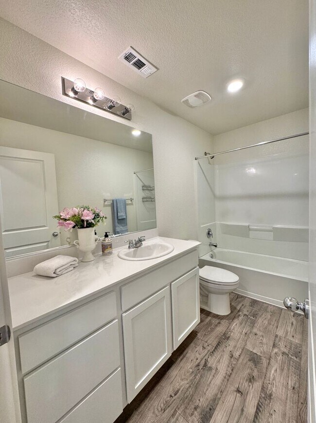 Building Photo - 8768 Scenic Sky Dr