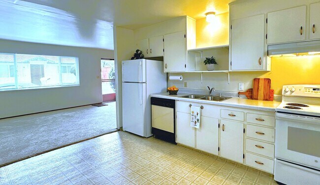 Building Photo - 8790 Petaluma Hill Rd