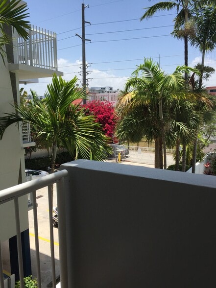 Building Photo - 7832 Collins Ave