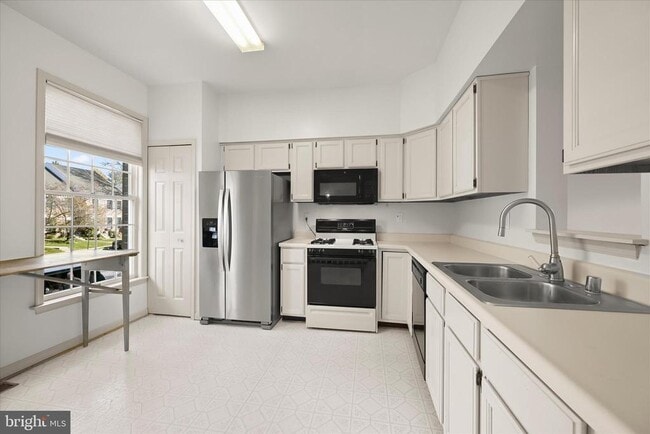 Building Photo - 20 Tenby Ct