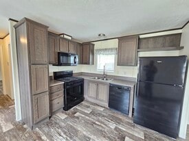 Building Photo - 441 Tulip Dr