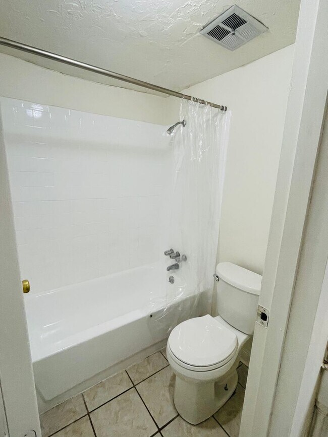 Building Photo - Location, location, location! 875 SF Unit-...