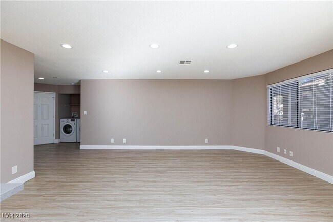 Building Photo - 5058 S Rainbow Blvd