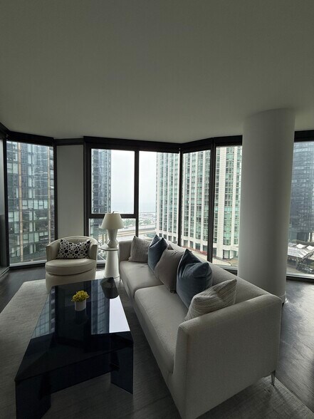 Building Photo - 450 E Waterside Dr