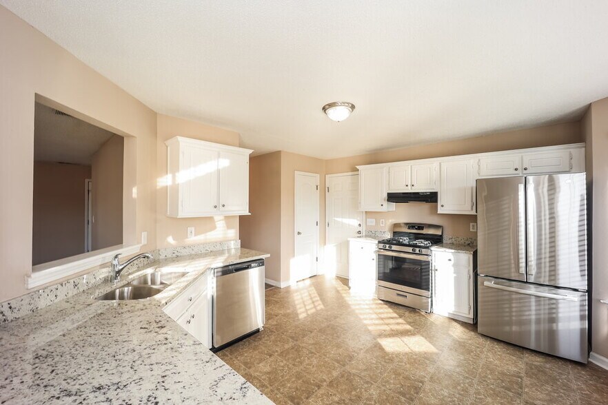 Building Photo - 255 Summer Hill Cir